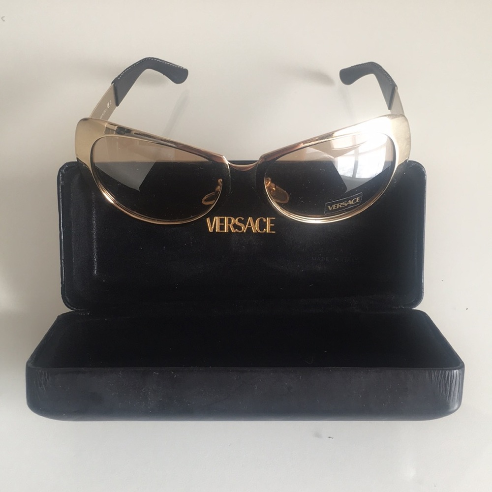 VERSACE SUNGLASSES 😎